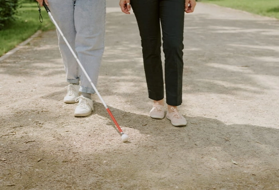 Aide et accompagnement de personnes avec un handicap visuel